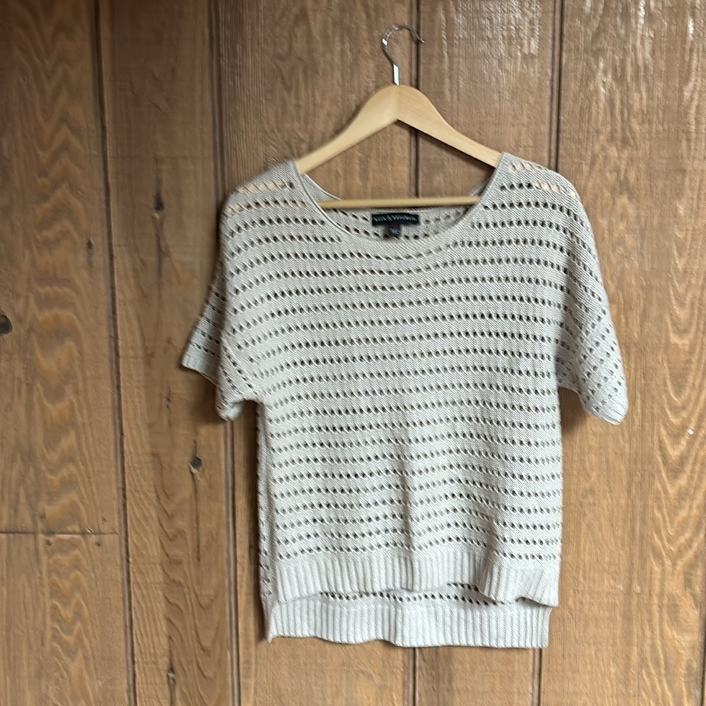 Rock & Republic open knit high low linen blend top women’s size XS.